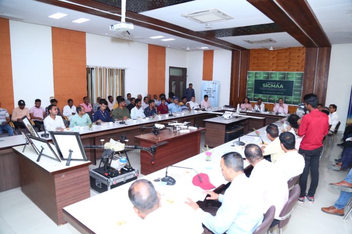 Navneet Ravikar, CMD, Leads Connect addressing media and farners at the launch of SIGMAA pilot study in Bareilly Navneet Ravikar, CMD, Leads Connect addressing media and farners at the launch of SIGMAA pilot study in Bareilly